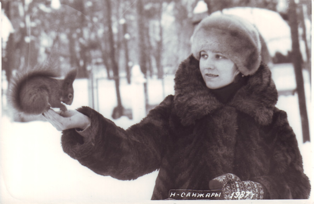 Людмила Бурган в г. Ново-Санжары, Полтавская обл.¸ 1987 год